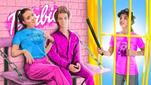 ПОБЕГ ИЗ ТЮРЬМЫ ОГРОМНЫХ БАРБИ! ЗДОРОВЕННЫЙ КЕН и БАРБИ охранники!