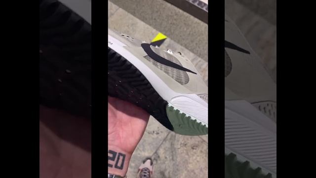 Nike Air Zoom Vomero 15 Обзор смотреть онлайн