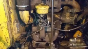 Запуск бульдозера ЧТЗ Т 170 пусковым двигателем.