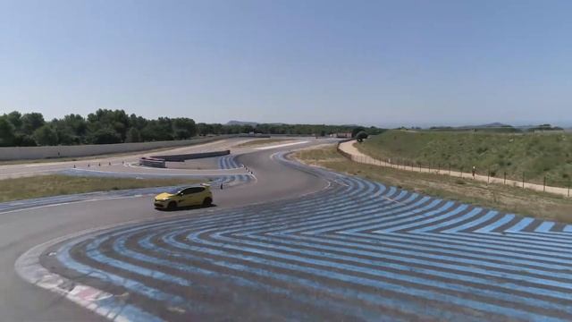 Impresionante vídeo. Así es la gama de accesorios de Renault RS. смотреть онлайн
