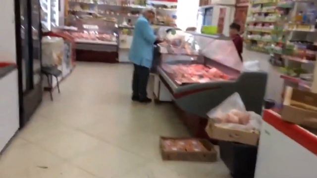 Стрей работает охраником в пятерочке смотреть онлайн