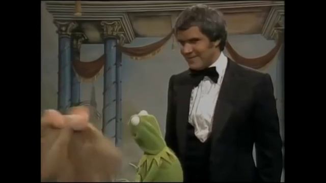 muppet show miss piggy karate chops compilations смотреть онлайн