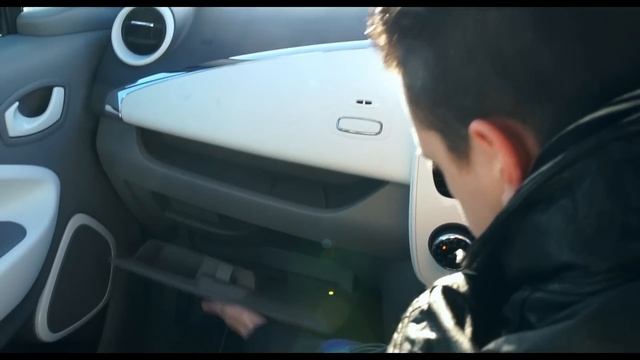 Renault ZOE 2015 review - Car Keys смотреть онлайн