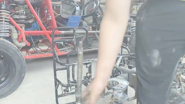 Самодельный квадроцикл на гусеницах. Начало! Часть 1 . смотреть онлайн