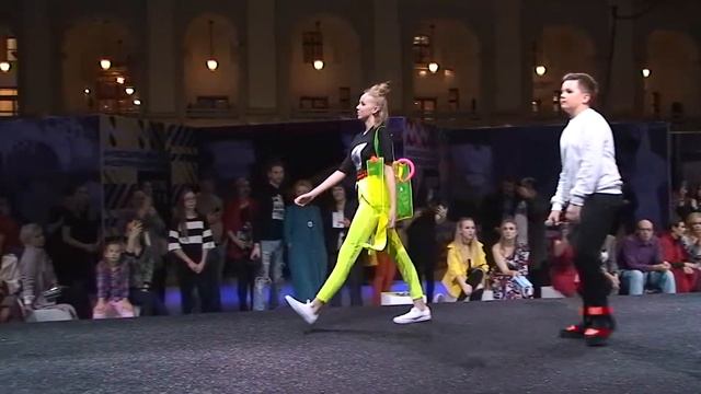Not Behind the scenec of Moscow Fashion Week. Гостиный Двор в ожидании основной программы. смотреть онлайн