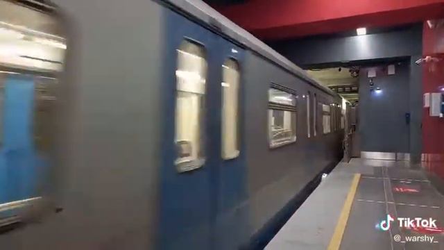 «Прибытие электропоезда 81-760/761 «Ока» на новую станцию метро «Мнёвники» Большой Кольцевой линии смотреть онлайн