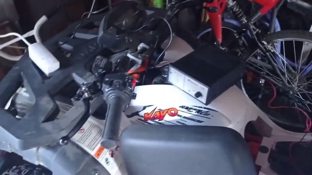 Зима,заводим детский квадроцикл kayo Bull 150 2C. плавают обороты двигателя. смотреть онлайн