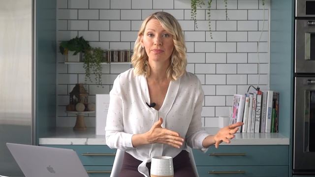 Dietitian Reacts to Emma Chamberlain's Diet (... Honestly She Surprised Me!) смотреть онлайн