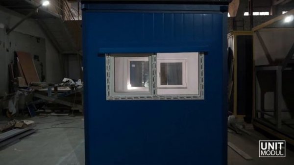 Пост охраны с лестницей и площадкой от компании Юнит Модуль