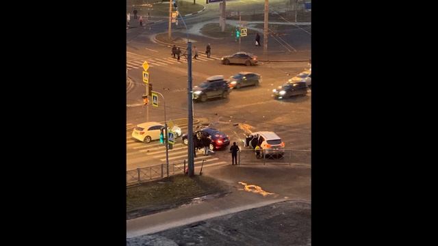 В Санкт-Петербурге столкнулись две Hyundai смотреть онлайн