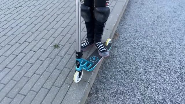 ТОП-5 ЛЁГКИХ ТРЮКОВ НА САМОКАТЕ