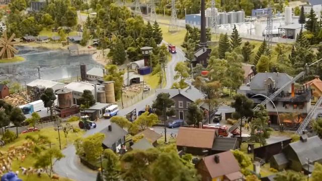 Игрушечный пожар тушат игрушечные пожарники смотреть онлайн