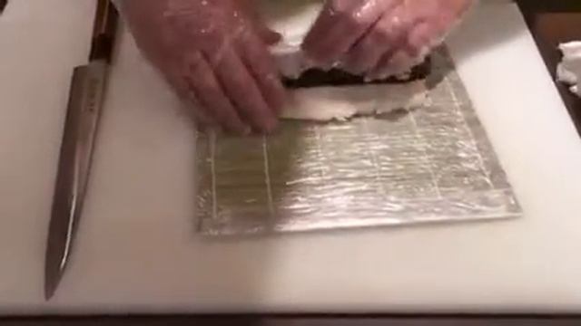 Как приготовить ролл Филадельфия в домашних условиях.Рецепт от СушиВилку смотреть онлайн