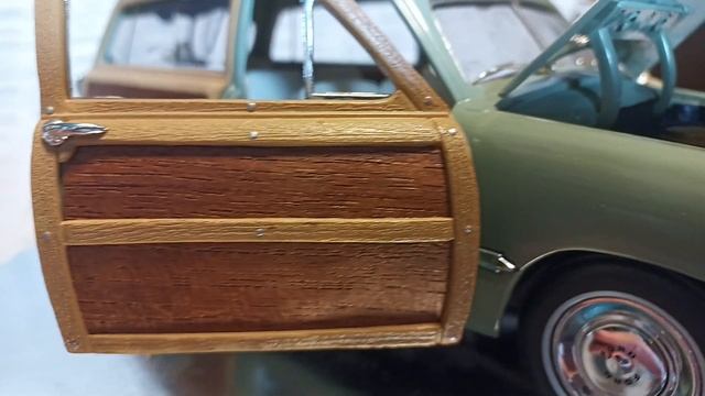 Ford Woody Wagon - 1949 , 1:18 , diecast , колекционерски модел смотреть онлайн