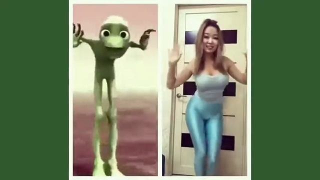 Зеленый человек танцует Кто круче Прям все повторили Dame tu Cosito YouTube смотреть онлайн