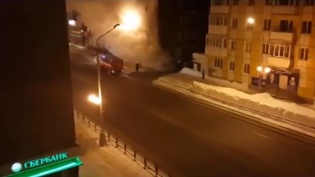 Внедорожник сгорел ночью в Южно-Сахалинске смотреть онлайн