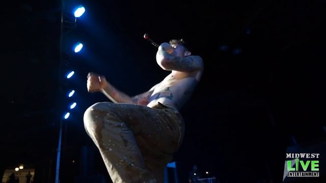 MGK (MACHINE GUN KELLY) : SWING LIFE AWAY - LIVE PERFORMANCE