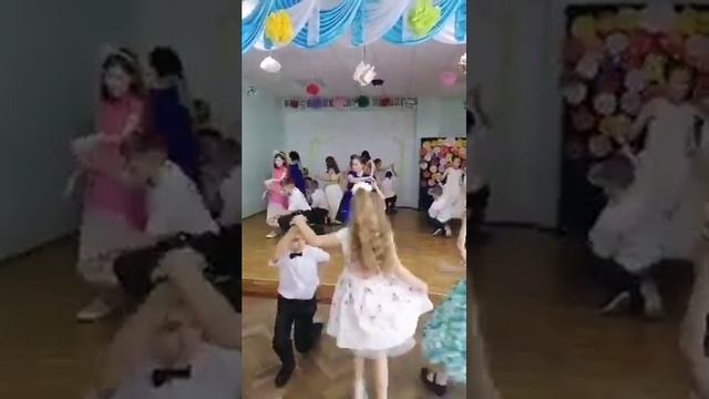 Леша. Первый вальс. 01.06.2019 смотреть онлайн