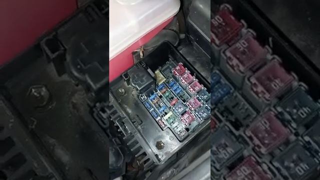 Lexus RX400H,2007.Interior light not working,fuse location. смотреть онлайн