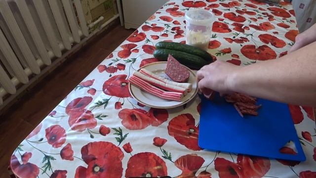 салат с крабовыми палочками колбасой и свежим огурцом смотреть онлайн
