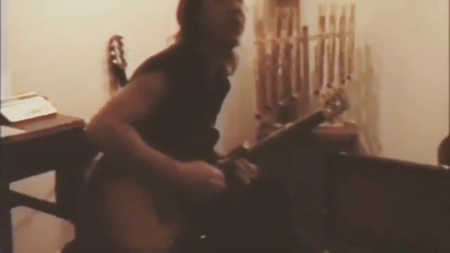 Stevie Ray Vaughan playin' at his home in Dallas 88' смотреть онлайн