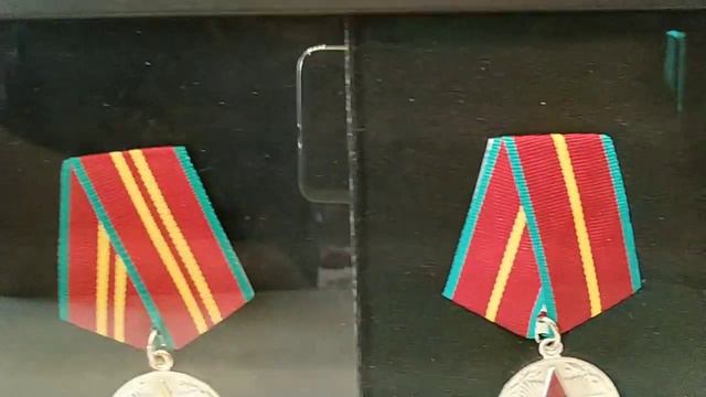 Наглядно разница между обычным и музейным безбликовым стеклом. смотреть онлайн
