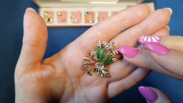 РАСПАКОВКА. Винтажные украшения. Pierre Cardin, Exquisite...... смотреть онлайн