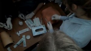 Учимся ставить укол в попу