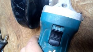 Болгарка сама выключается