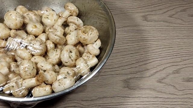 ШАШЛЫК из ГРИБОВ,как замариновать шампиньоны для мангала - идеальная закуска к шашлыку!! смотреть онлайн