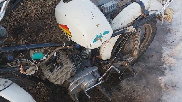 Первый запуск мотоцикла Минск 125 после прошлого сезона смотреть онлайн