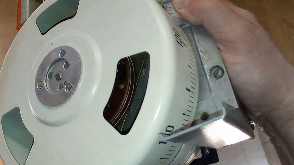 Прибор КВП1-504. Разбор. Есть палладий 80%, золото, тантал. Приборы, радиодетали, драгметаллы. смотреть онлайн