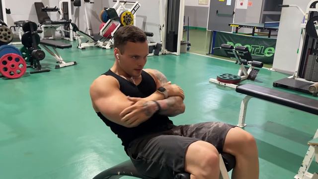 Купили мини пига и поселили среди кучи собак! Как мы его воспитываем?