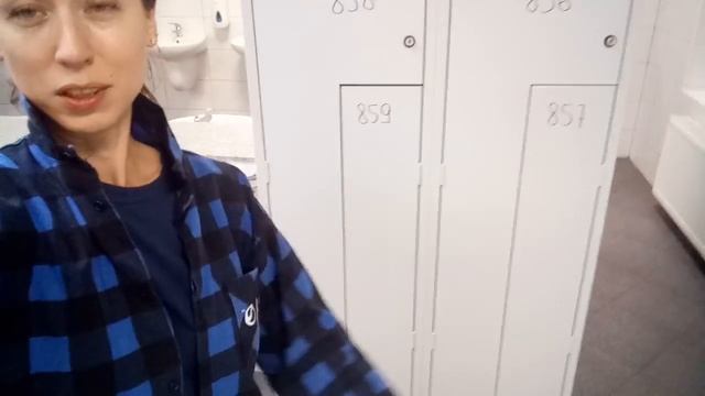 Польша. На заводе. Работа. Спецодежда смотреть онлайн