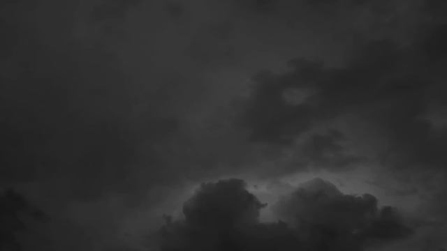 Придя на могилу сына, старушка-мать заметила странность и думала, что ошиблась, а взглянув на фото смотреть онлайн