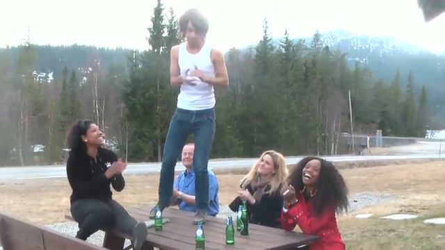 Tommy synger "haba haba" til Stella смотреть онлайн