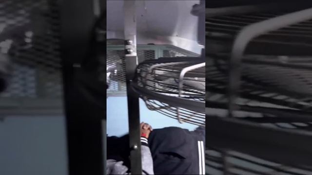 Индия #16: Шокирующий индийский поезд. Индийский плацкарт за 700 рублей. 17 часов ВОНИ