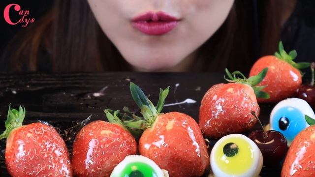 ASMR TANGHULU STRAWBERRY EYEBALLS JELLY CHERRY RAINBOW FOOD 딸기 지구젤리 체리 탕후루 먹방 무지개디저트 파워에이드 MUKBANG смотреть онлайн