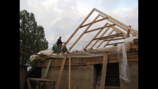 Построили стены дома за месяц вдвоем с женой. Доступное жилье своими руками.