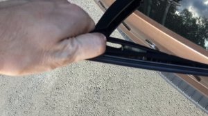 Замена щетки стеклоочистителя заднего стекла Лада XRAY