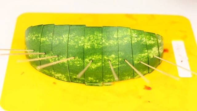 9 watermelon hacks and ways to cut from Mr. Hacker смотреть онлайн