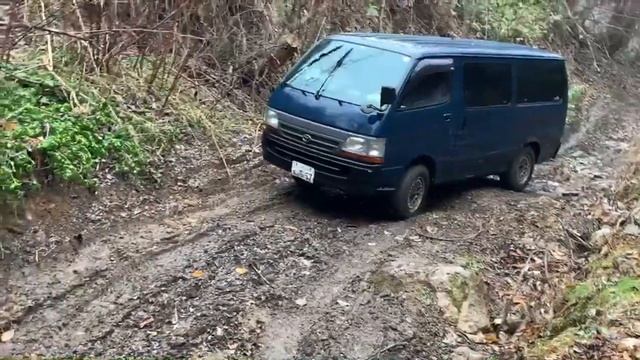 【TOYOTA】HIACE OFFROAD 100系ハイエースでオフロード смотреть онлайн