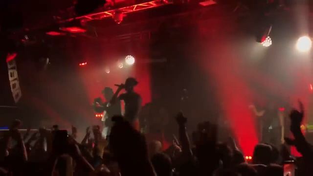 Watch Joey Bada$$ Turn A Crowd Chant Into An Incredible Freestyle смотреть онлайн