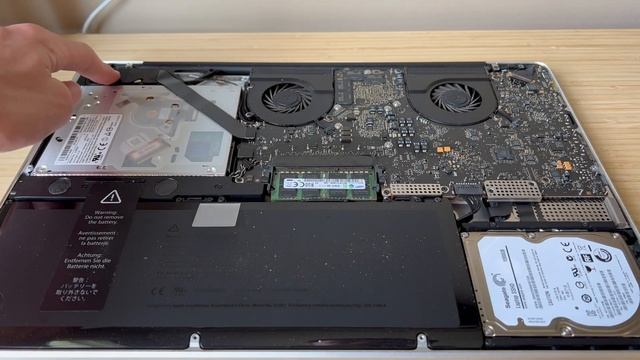 Restoring a 17-inch MacBook Pro смотреть онлайн