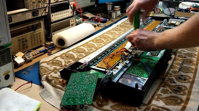 Roland JV-80 Repair - Faulty Button Replacement смотреть онлайн