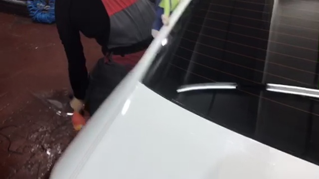 Усовершенствование автомобиля Киа Рио, проводим тонировку задних стекол и боковых смотреть онлайн