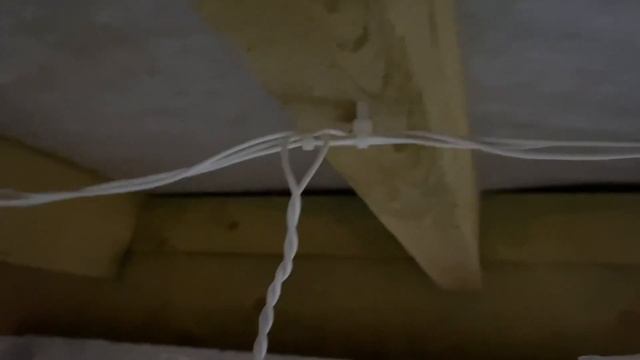 Вешаю гирлянду бохрама на дом. Часть 1 смотреть онлайн