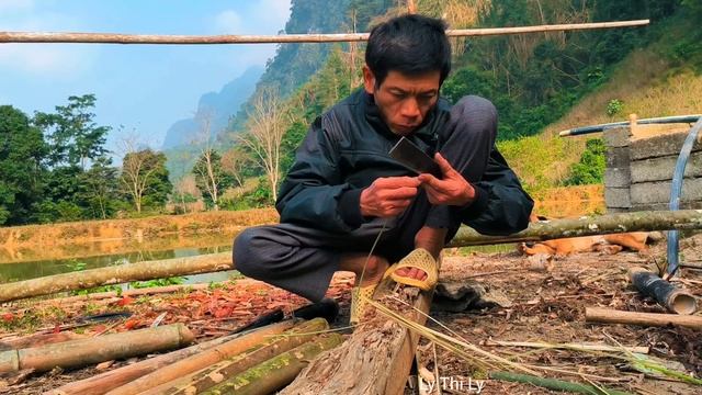 The lonely life of a father trapping wild animals to raise his daughter to study far from home смотреть онлайн