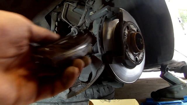 RENAULT MEGANE 4 : Comment CHANGER ses PLAQUETTES de FREIN AVANT смотреть онлайн