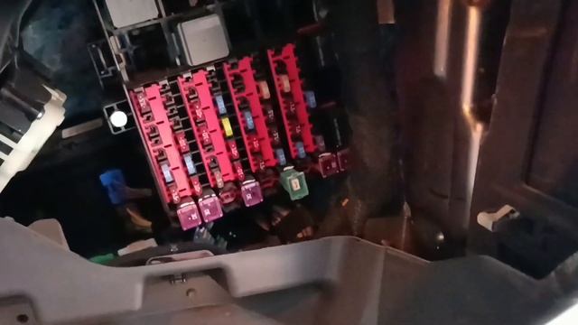 FORD COURİYE CAKMAK SİGORTASI смотреть онлайн